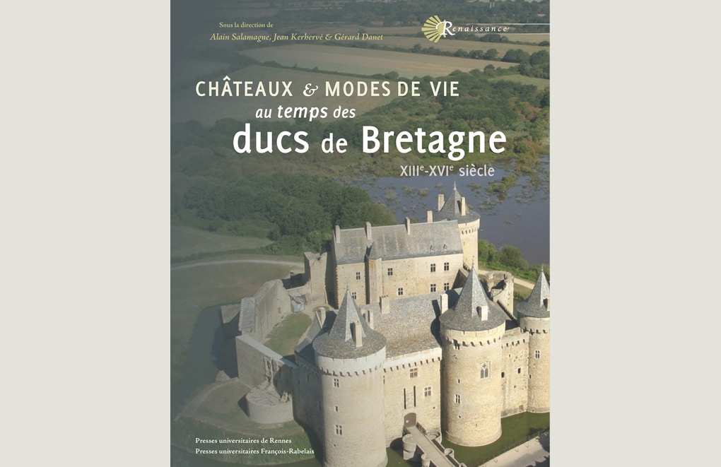 Châteaux et modes de vie au temps des ducs de Bretagne. XIIIe-XVIe siècle .   Sous la direction d’Alain Salamagne, Jean Kerhervé et Gérard Danet. Collection « Renaissance ».  Presses Universitaires de Rennes-Presses Universitaires François-Rabelais, 2012, 364 pages, 30€.